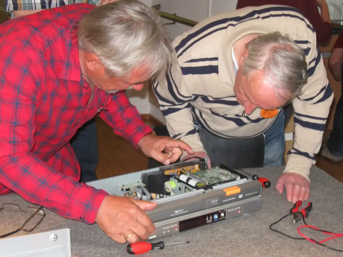 1. Repair Café am 29. April 2016 in den Räumen der 'Perspektive', auf der Keplerstraße (Foto: Agenda 21, Beirat der Stadt Unterschleißheim)