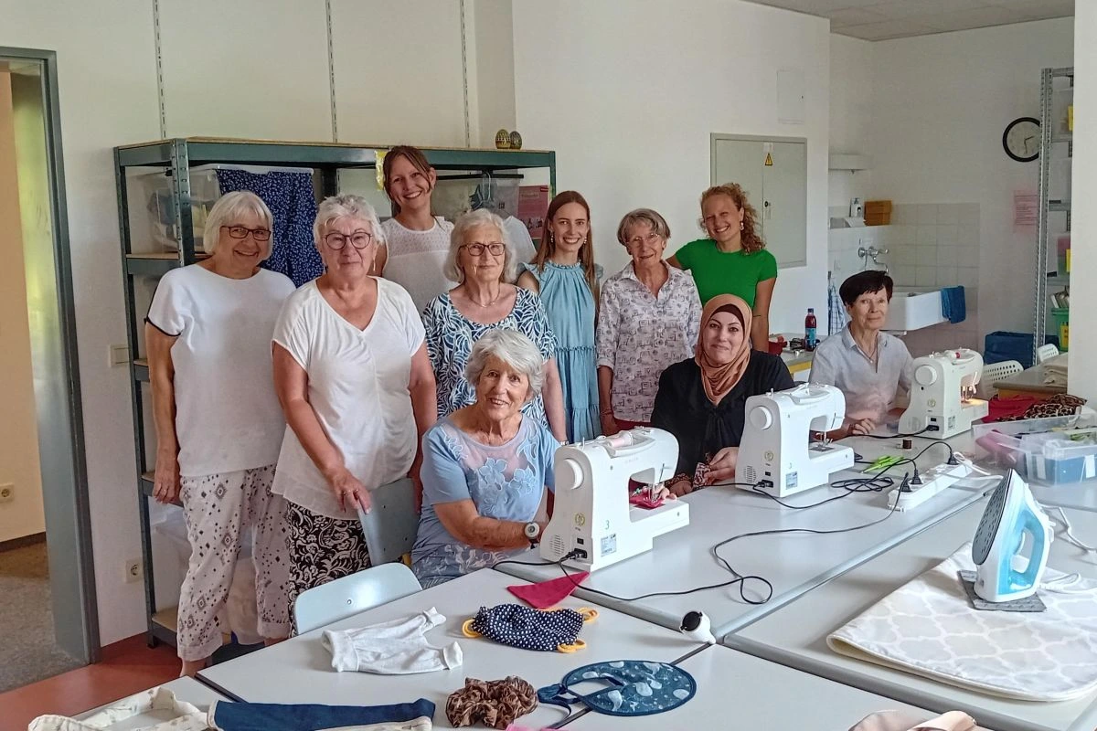 Gruppenbild des Teams der Nähstube im AWO Begegnungszentrum in Unterschleißheim (Foto: AWO München-Land)