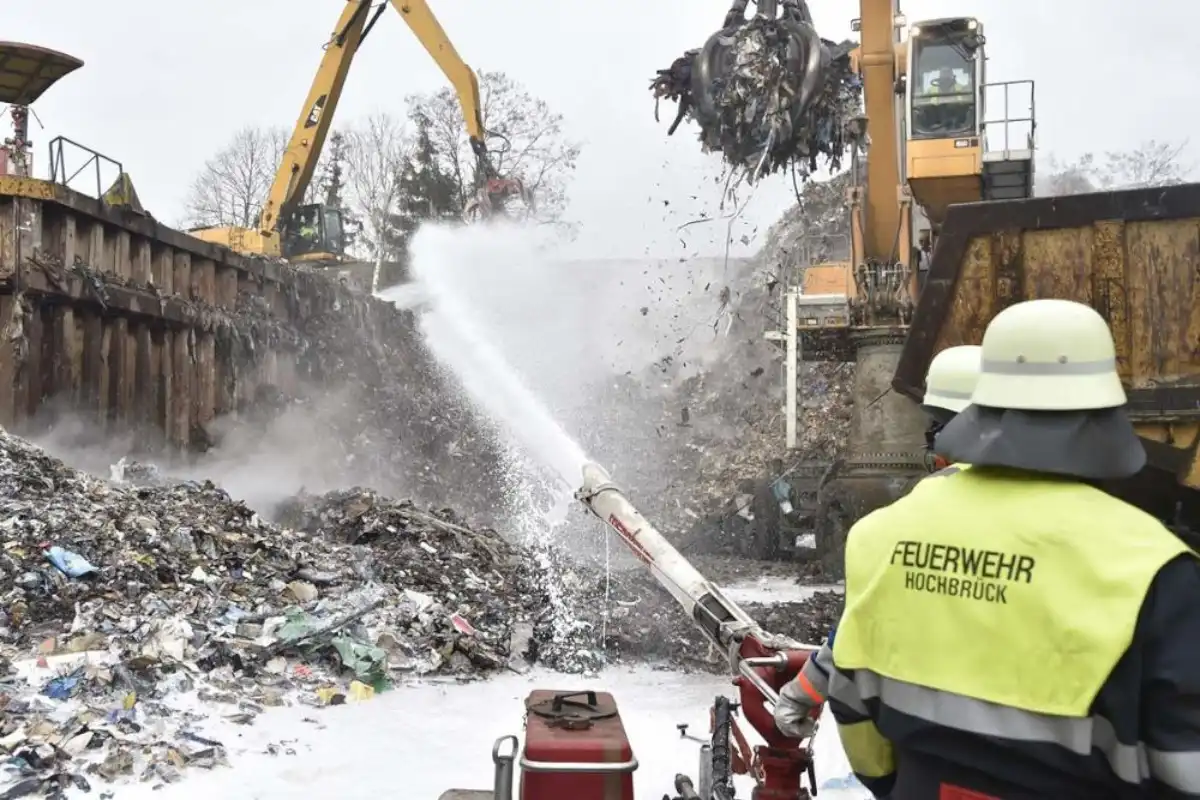 Bild vom Brand am 07.04.2013. Foto vom Aktionsbündnis Lohhof-Süd