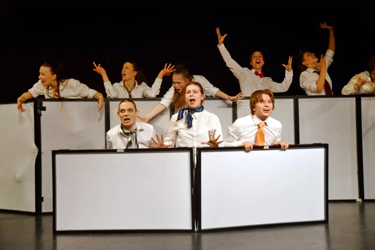 Aufführung der Theatergruppe dramt:ush im Manegentheater in Friedrichshafen (Foto: Paul Silberberg)