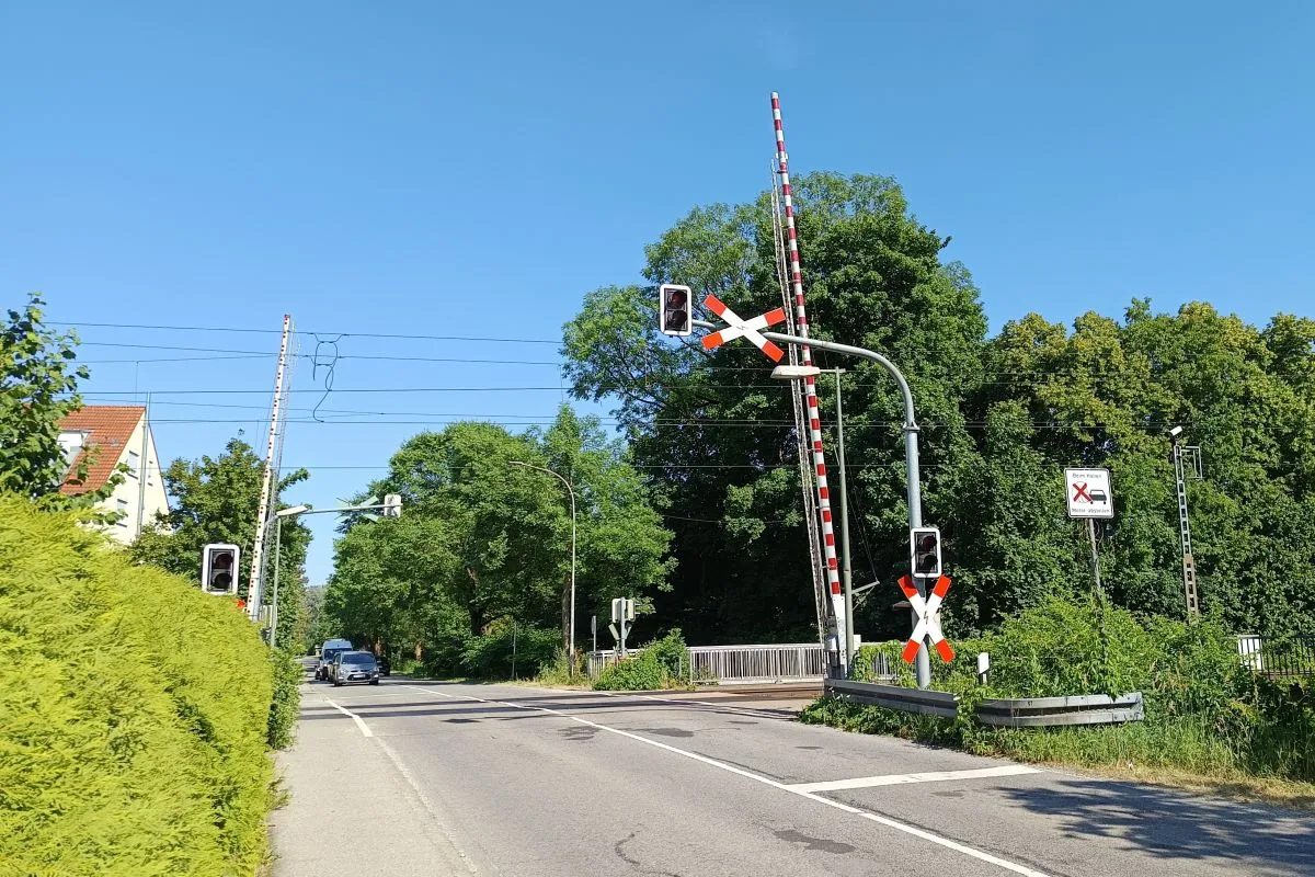 Bahnübergang auf der B471 in Oberschleißheim (Foto: Peter Marwan)