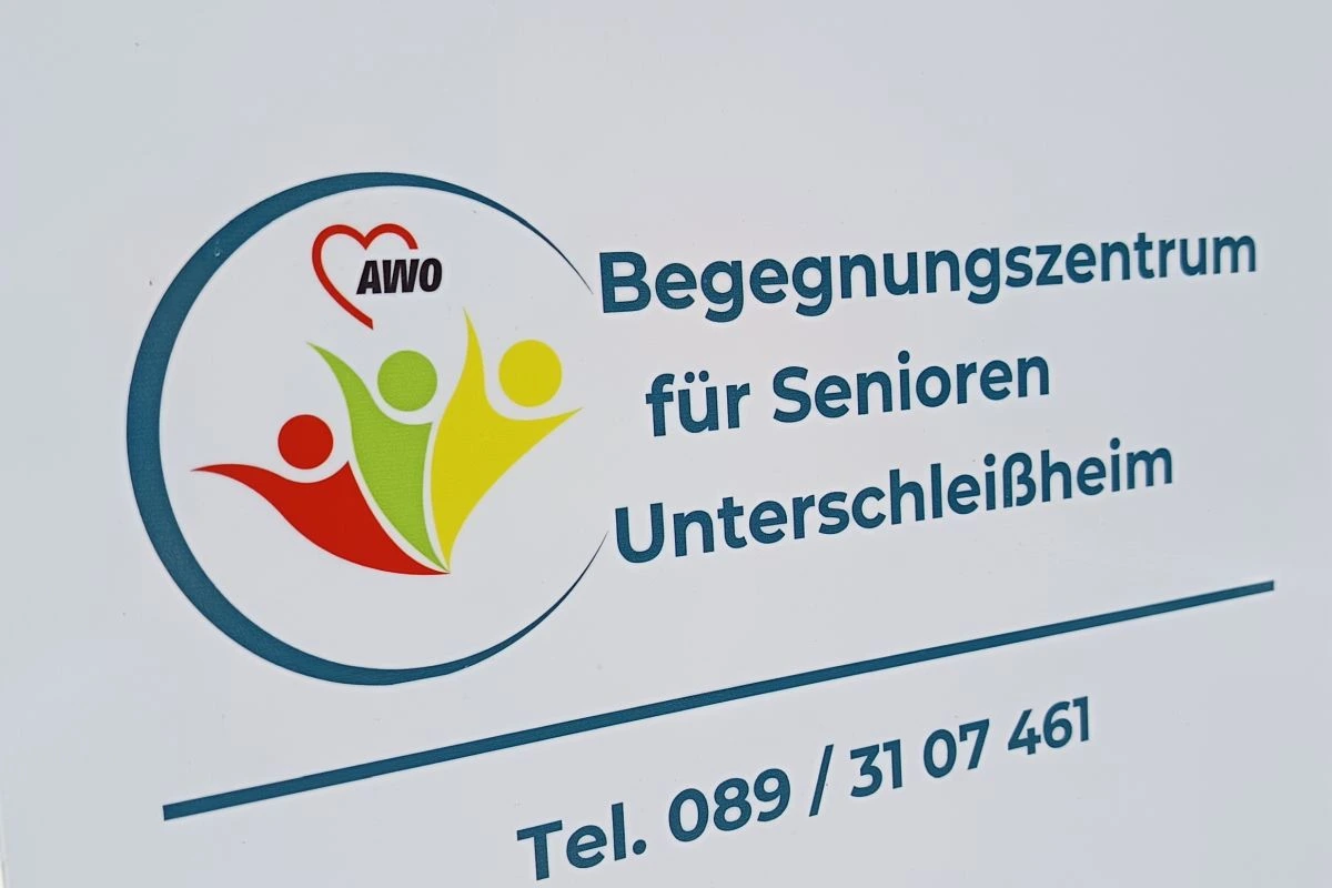 Schild am Eingang des AWO Begegnungszentrum für Senioren in Unterschleißheim (Foto: Peter Marwan)