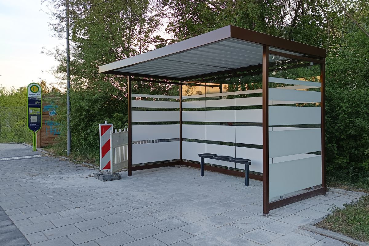 Wartehäuschen an der Bushaltestelle Lohhof-Nord (Foto: Peter Marwan)