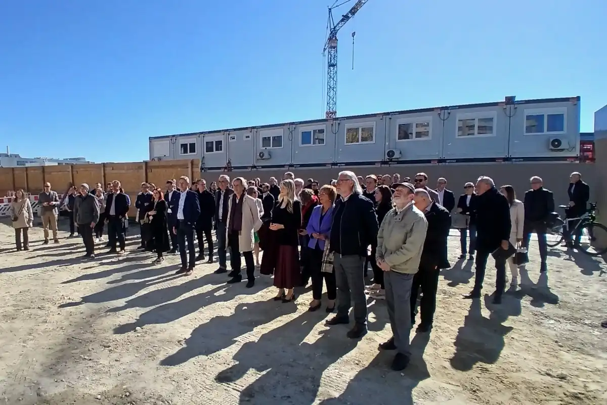 Besucher der Grundsteinlegung im Business Campus (Foto: Helmut Göbel)