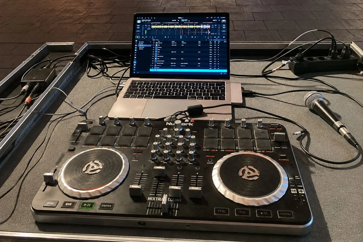 Turntables (Foto: Ino Yin / Bearbeitung Ushel.news)