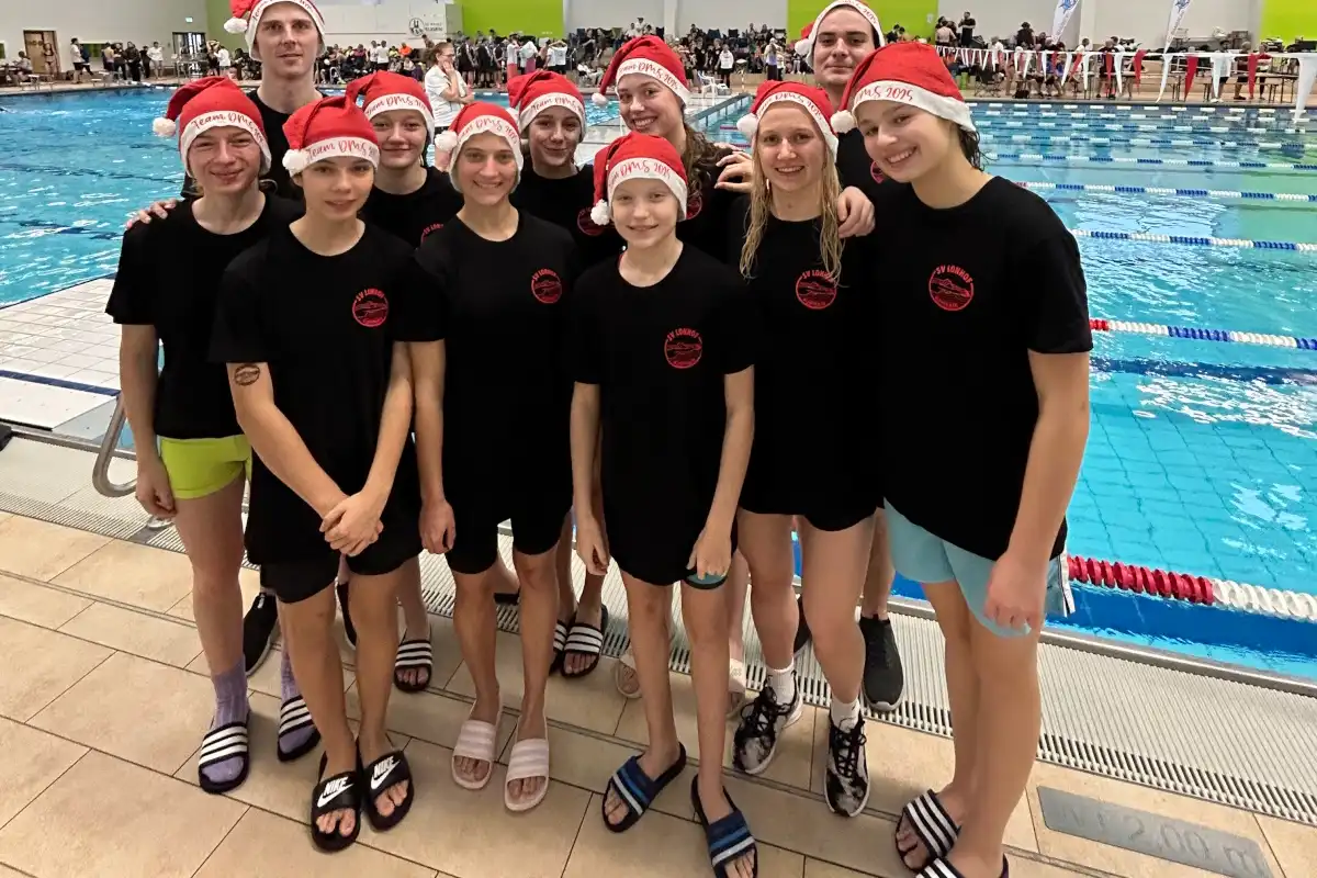 Von links nach rechts: Helena Franke, Trainer Martin Heine, Amelie Buckl, Emma Laux, Lea Wommelsdorf, Fiona Kuhn, Pauline Lettner, Louisa Seeber, Evelin Laux, Trainer Johannes Bick, Lina Janotta