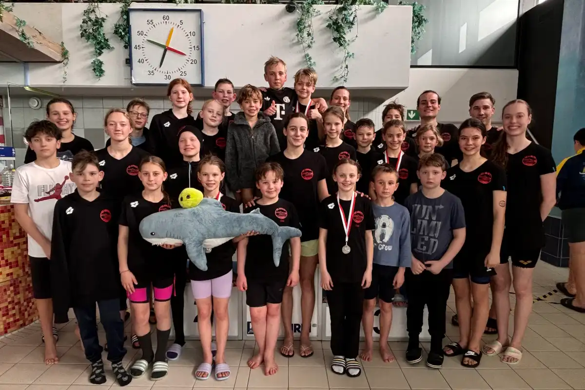 Schwimmmannschaft des SV Lohhof begeistert (Foto: SV Lohhof)