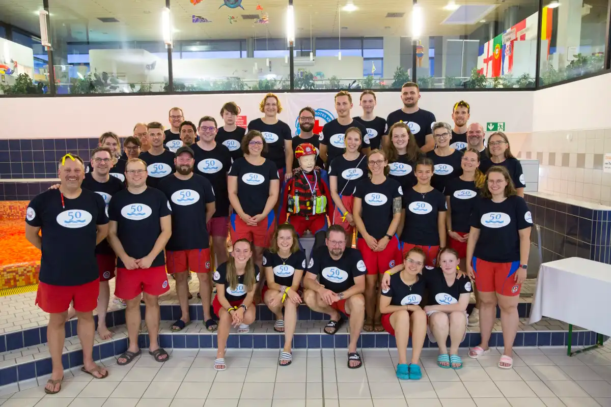 Das Team der OG Lohhof beim 12-Stunden-Schwimmen anlässlich unserer 50 Jahr Feier im Hallenbad AquariUSH · Foto: Ralph Meyer