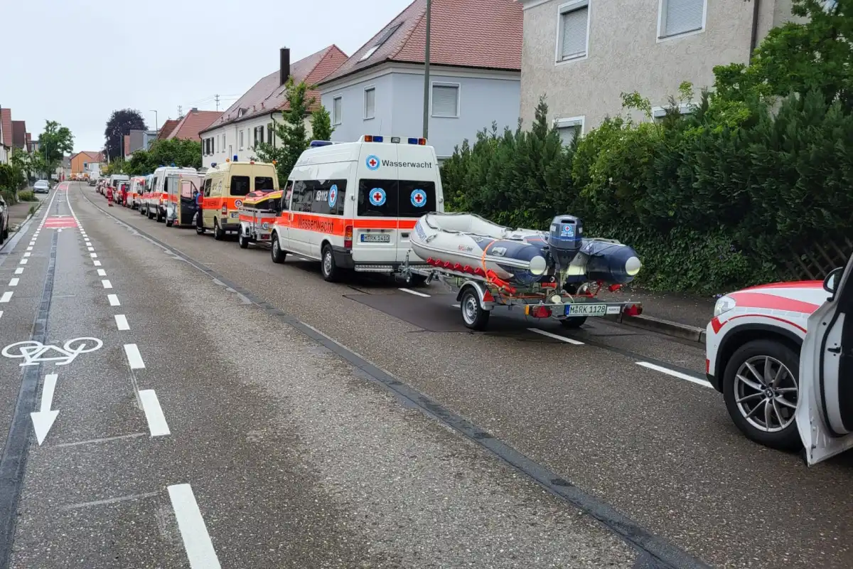Der Wasserrettungszug der Wasserwacht München beim Hochwasser 2024 in der Nähe von Günzburg · Foto: Wasserwacht Lohhof