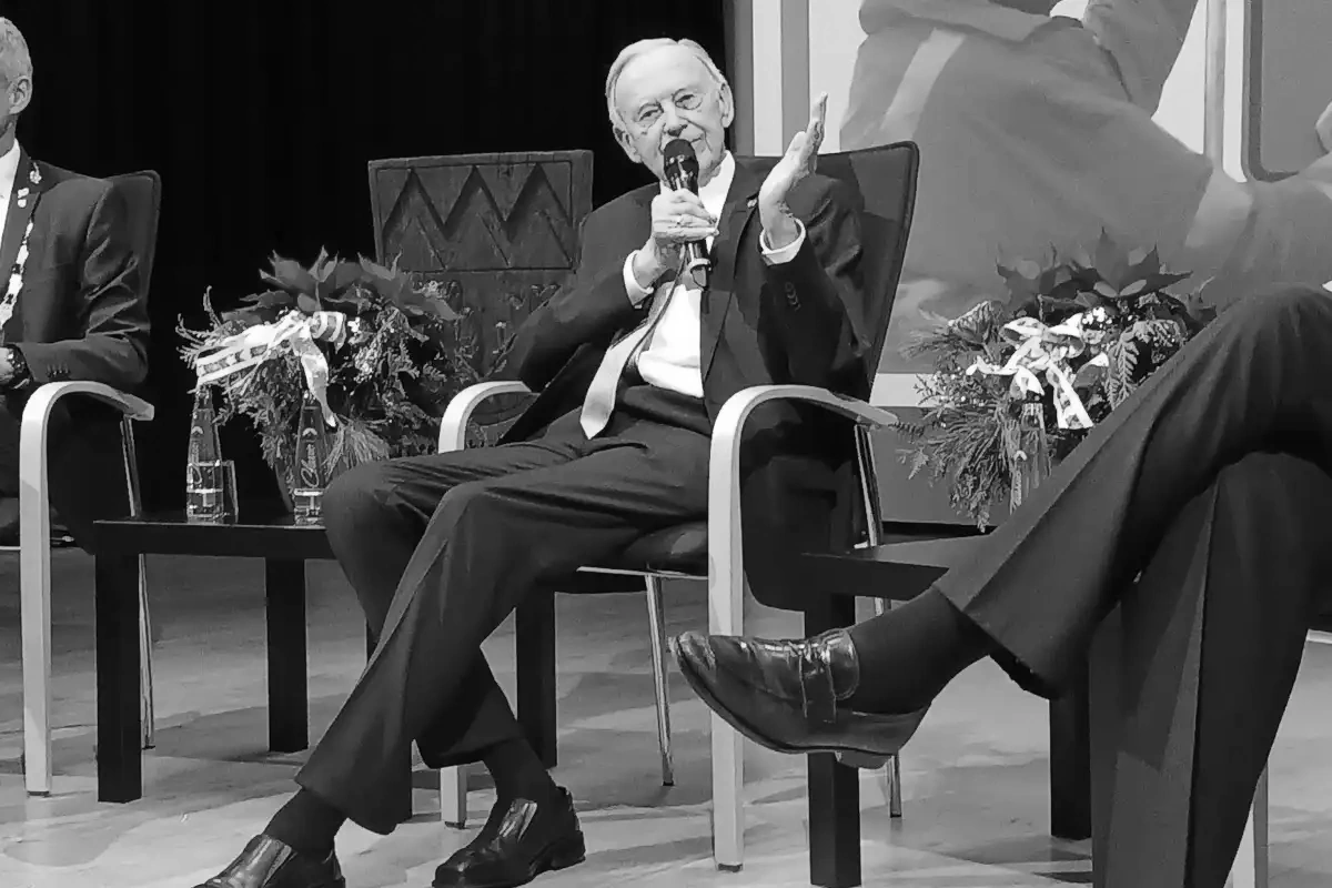 Josef Diehl bei der Podiumsdiskussion beim Festakt zur Stadterhebung Dezember 2025 (Foto: Helmut Göbel)