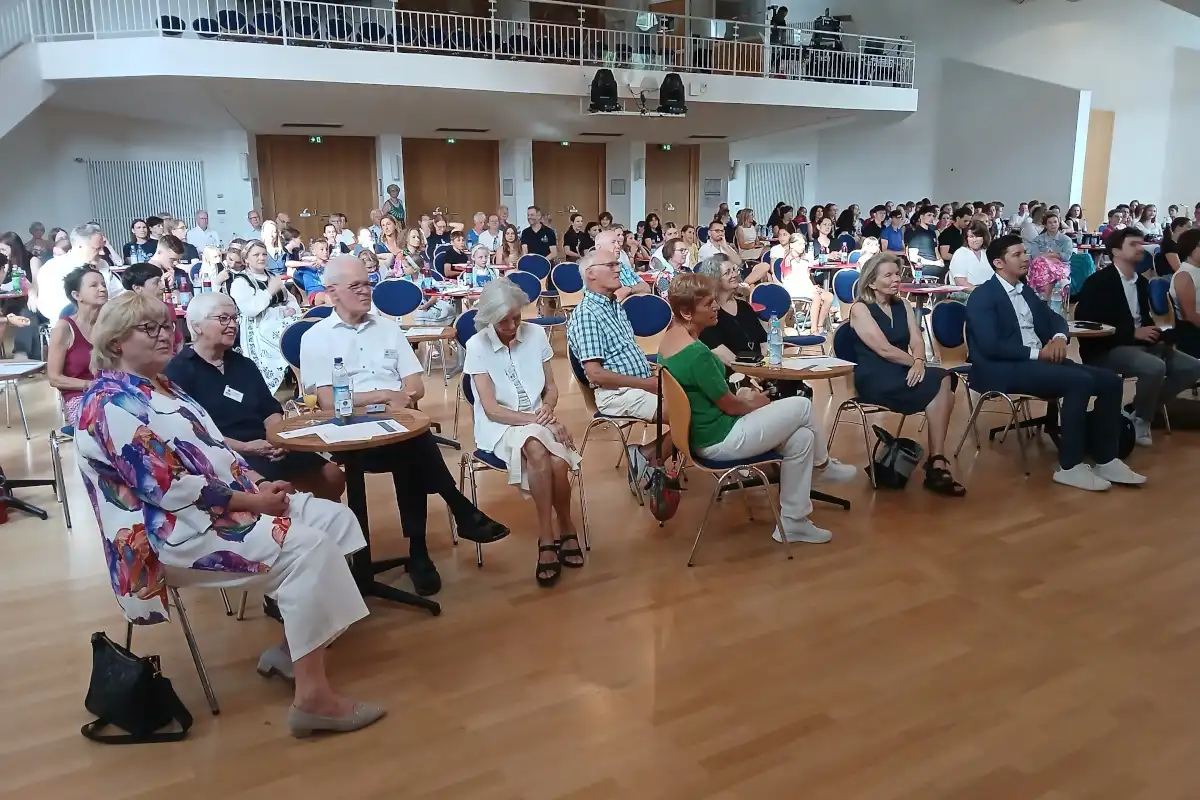Gruppe 1 - "Wie kann Jugend mitbestimmen und Verantwortung übernehmen - Das Jugendparlament Unterschleißheim. Foto: Helmut Göbel