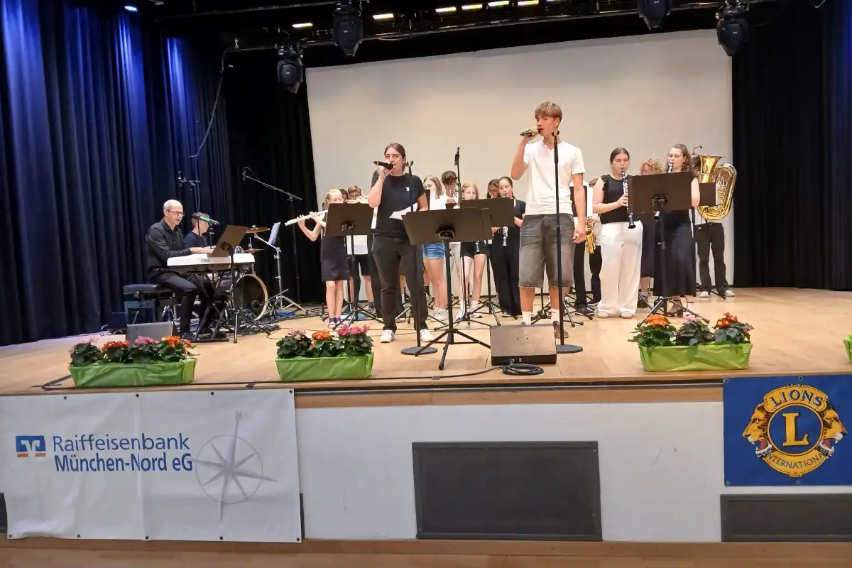 Bigband der Therese Giehse Realschule - unter der Leitung von Michael Kavelar - Counting Stars