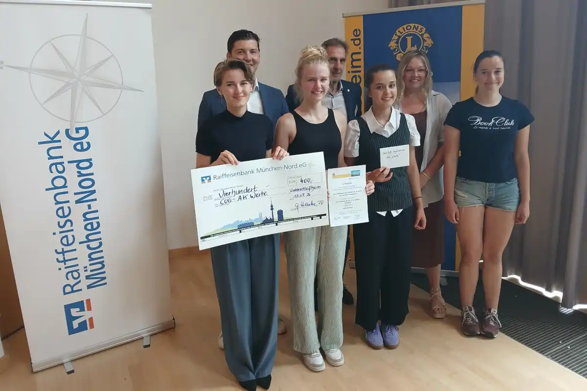 Gruppe 3 - "Wir vermitteln Werte an die jüngeren Mitschüler" - AK Werte des Carl-Orff-Gymnasium. Foto: Helmut Göbel