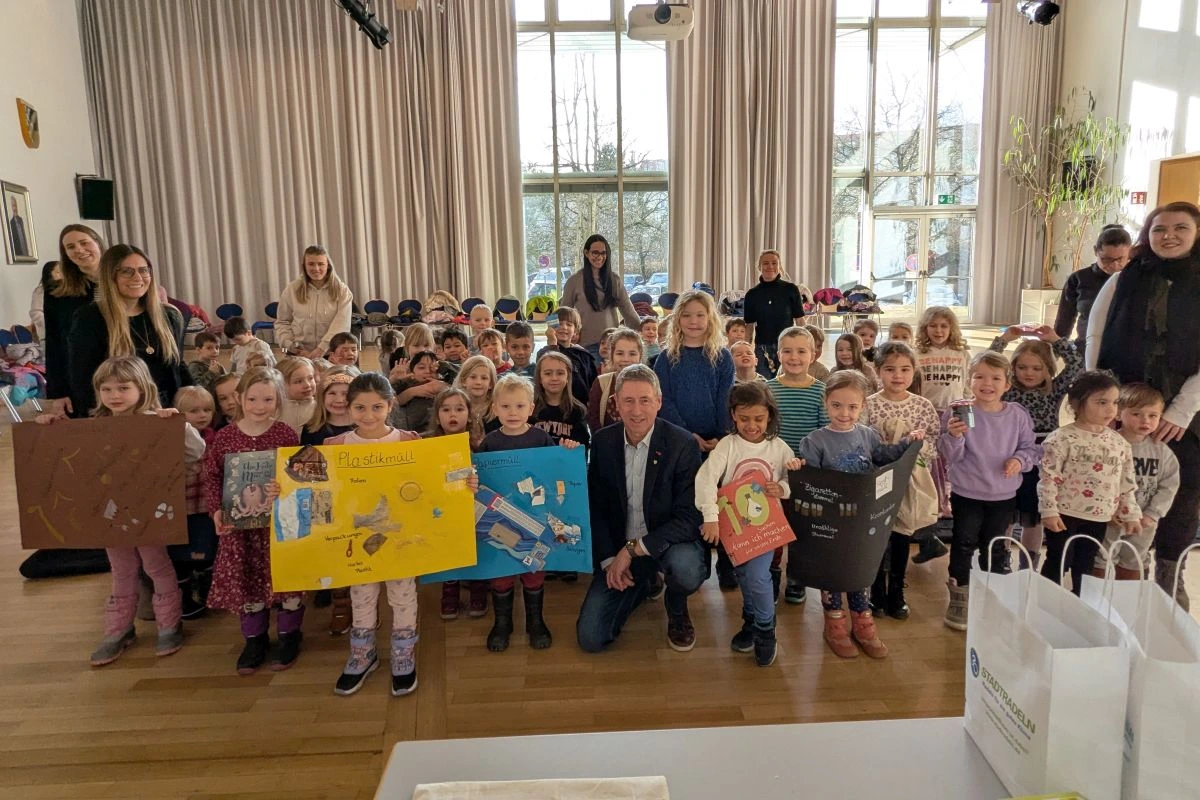 Kindergarten Hollerbusch wird für Erfolge beim Kindermeilen-Sammeln ausgezeichnet (Bild: Stadt Unterschleißheim)