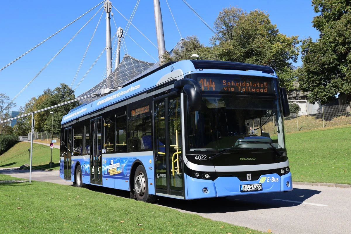 Bus der MVG im Olympiapark (Foto: MVG)