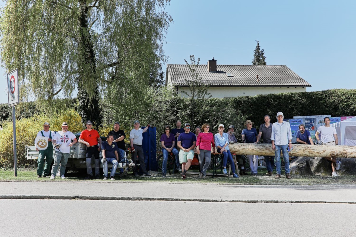 Maibaumgruppe Lohhof-Süd · Gruppenfoto für Zamma-Festival, "geschossen" von Mitgliedern des Regenbogen Wohnens