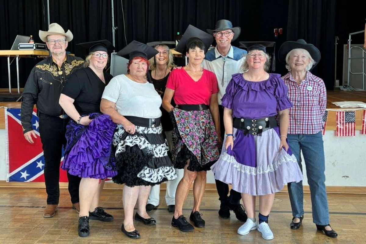 Der Unterschleißheimer Square Dance Verein Munich NinePins hat erfolgreich neue Tänzerinnen und Tänzer ausgebildet. (Foto: Munich NinePins)