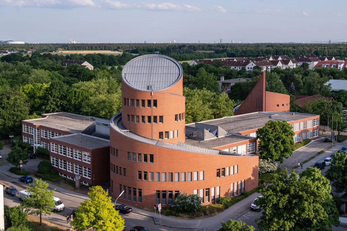 Luftbild des Sehbehinderten- und Blindenzentrums Südbayern (SBZ) in UNtrschleißheim (Bild: SBZ)