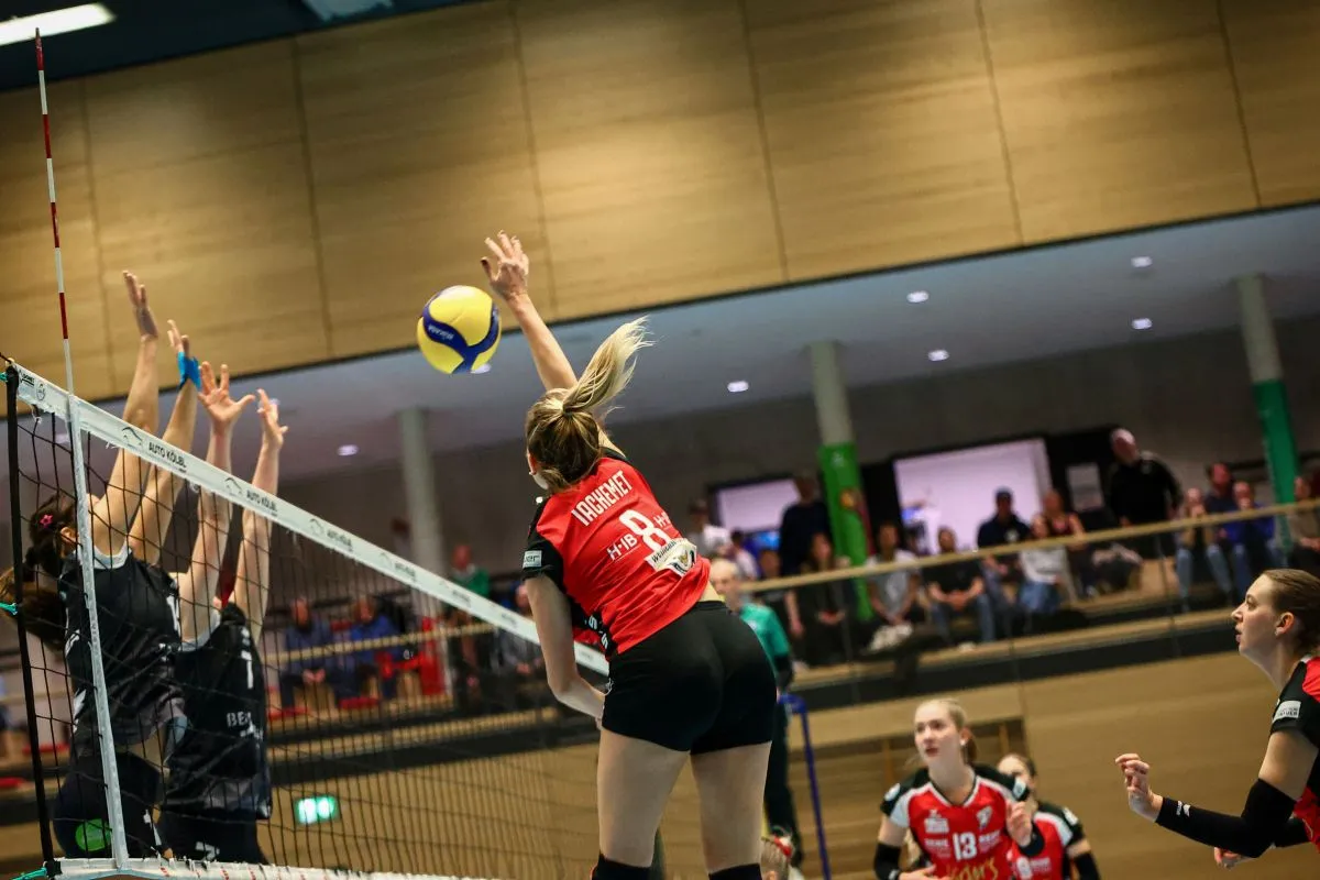 Miriam Iachemet vom SV Lohhof Volleyball im Spiel gegen den DJK SB München-Ost (Foto: Christopher Tschoeke)