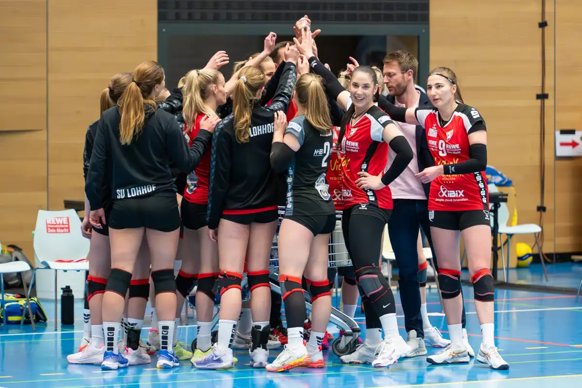 Mit mannschaftlicher Geschlossenheit will der SV Lohhof den nächsten Sieg und die Meisterschaft einfahren (Foto: David Löffler)