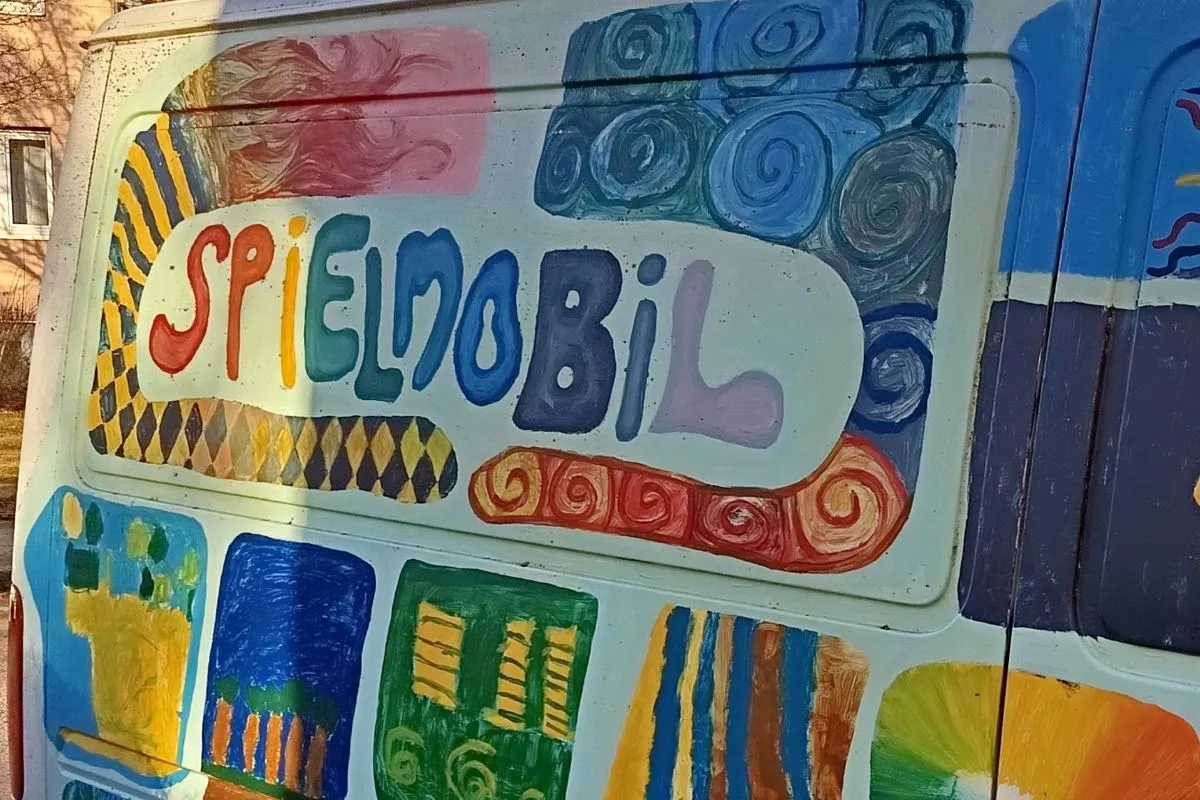 Seitliche Bemalung des "Spielmobil"-Fahrzeugs der Stadt Unterschleißheim (Foto: Peter Marwan)