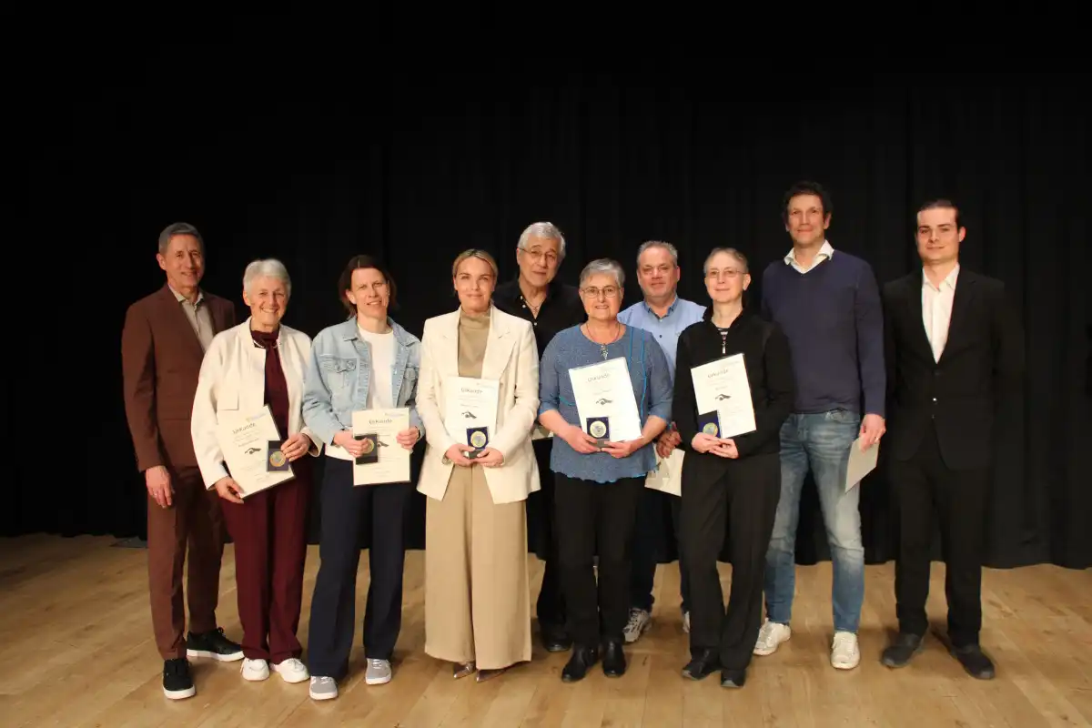 Von den Bahnen auf die Bühner: Es lebe der Schwimmsport! (Foto: Stadt Unterschleißheim, Pressestelle)