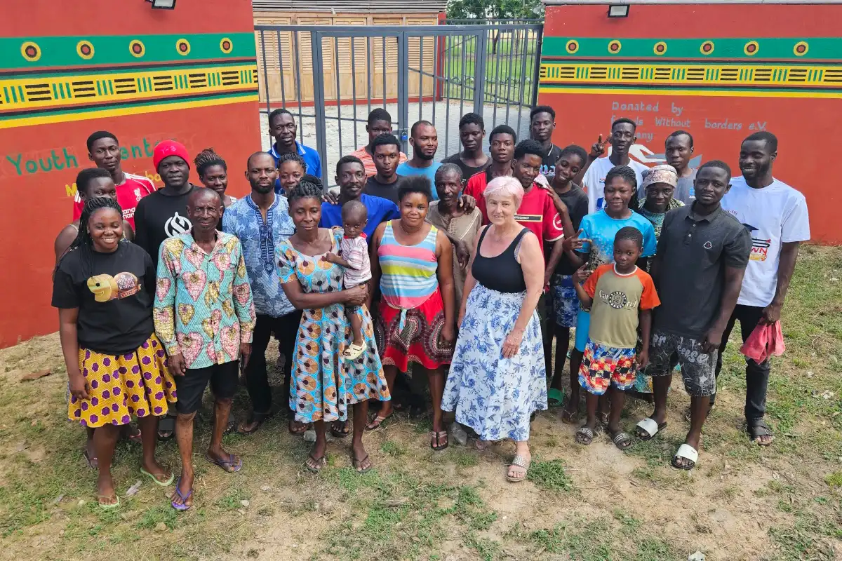 Vereinsvorsitzende Petra Halbig bei ihrem diesjährigen Besuch in Mafi Dadoboe. (Foto: friends without borders e.V.)