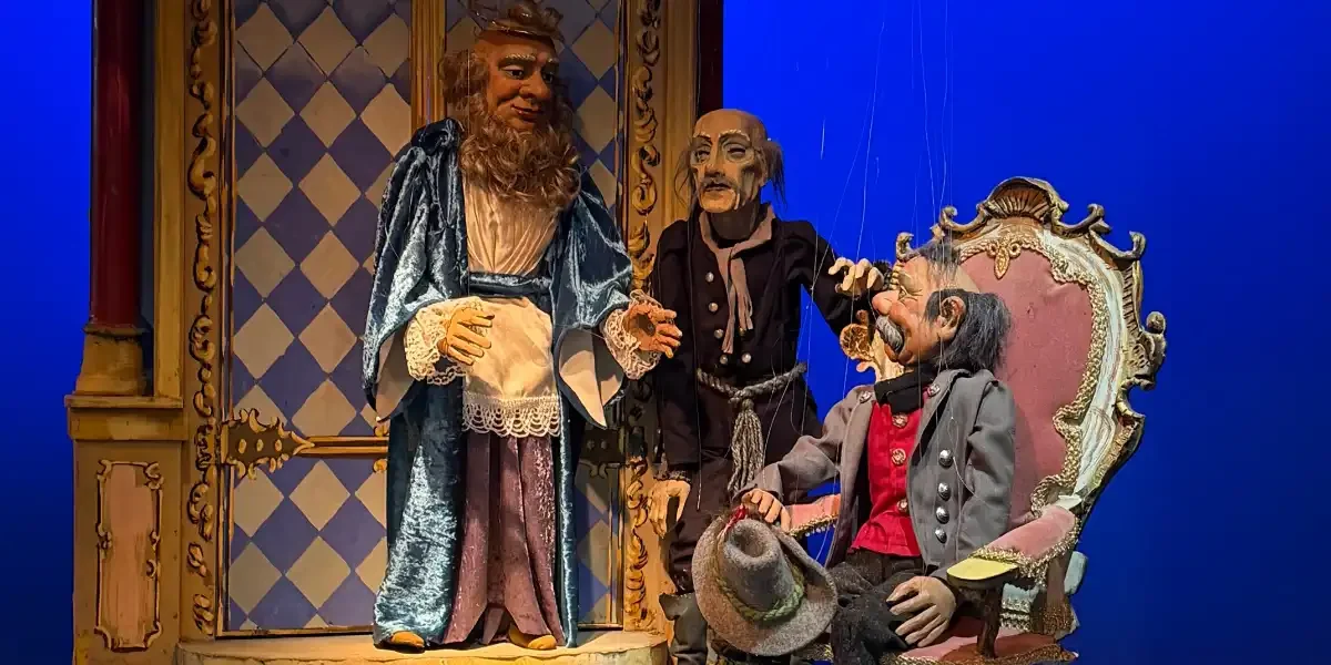 Der Brandner Kaspar schaut in´s Paradies (Foto: Marionettentheater Bille)